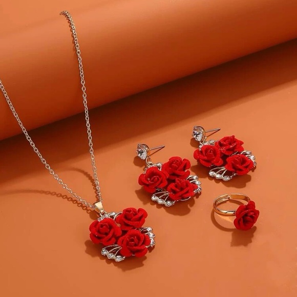 ❤️Silver Floral Necklace, Earrings, Ring Set - Picture 1 of 9